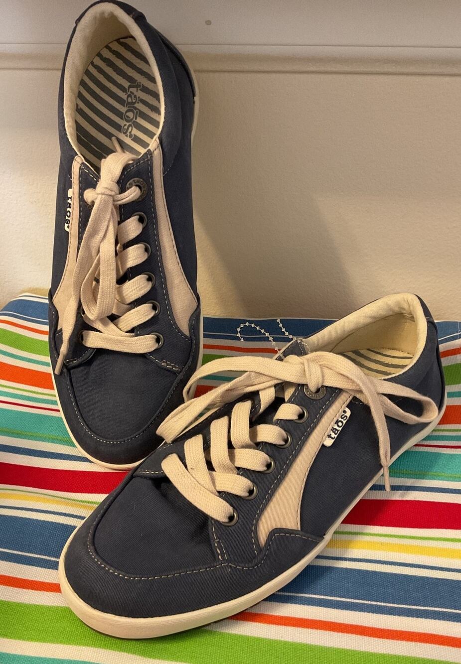 NEW Taos Blue White Sneakers Shoes Athleisure Outdoor Comfort Women's Sz 8.5